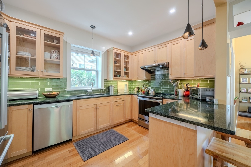 1631 Main St 1631
