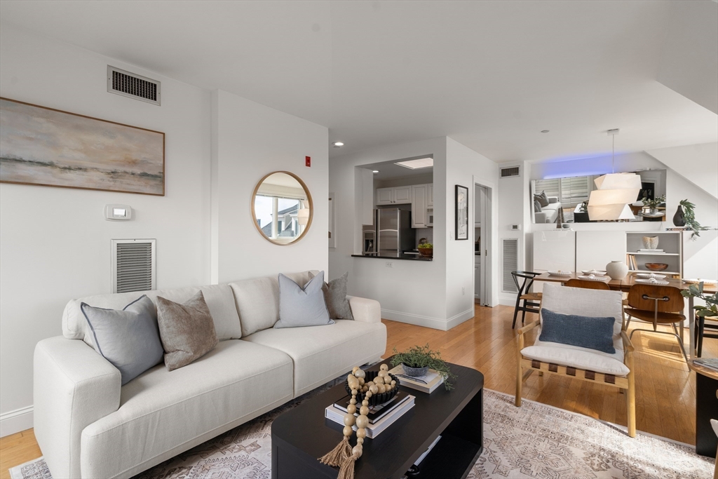 73 Chelsea St 401
