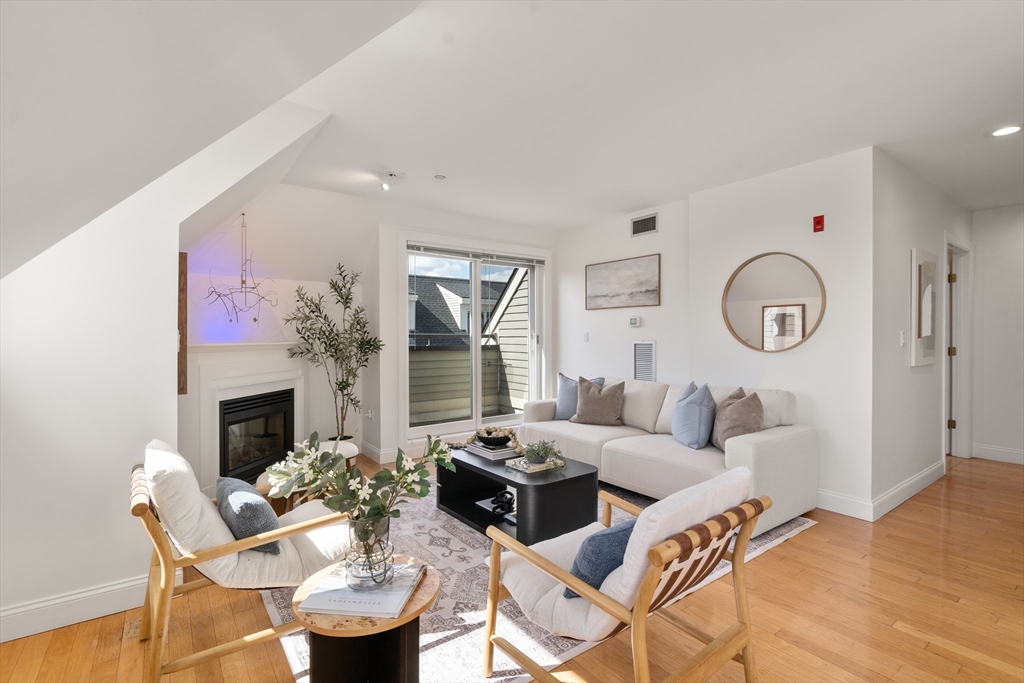 73 Chelsea St 401