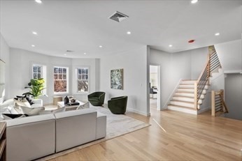 Click for 1574 Beacon ST #2, Brookline, MA slideshow