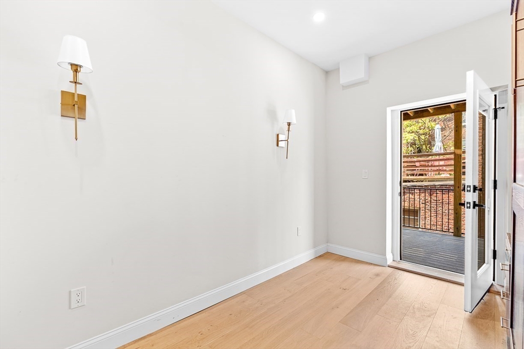 166 Salem St 8