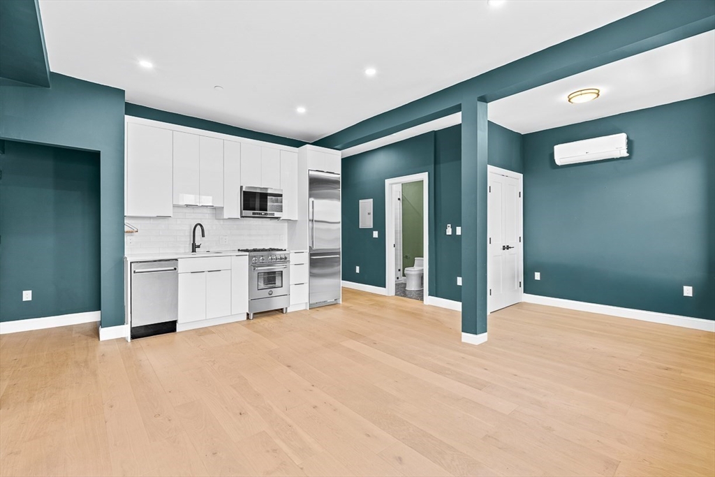 166 Salem St 8