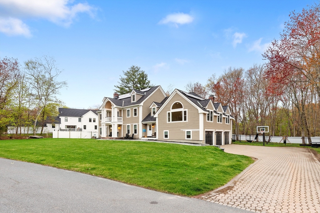 4 Fairway Dr, Andover, MA Photo #3