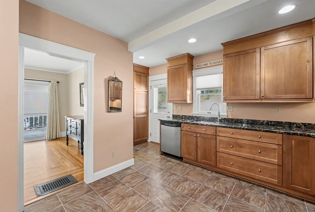 28 Garrison Ave