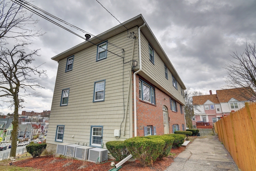 Click for 30 Trull St #4, Boston, MA slideshow