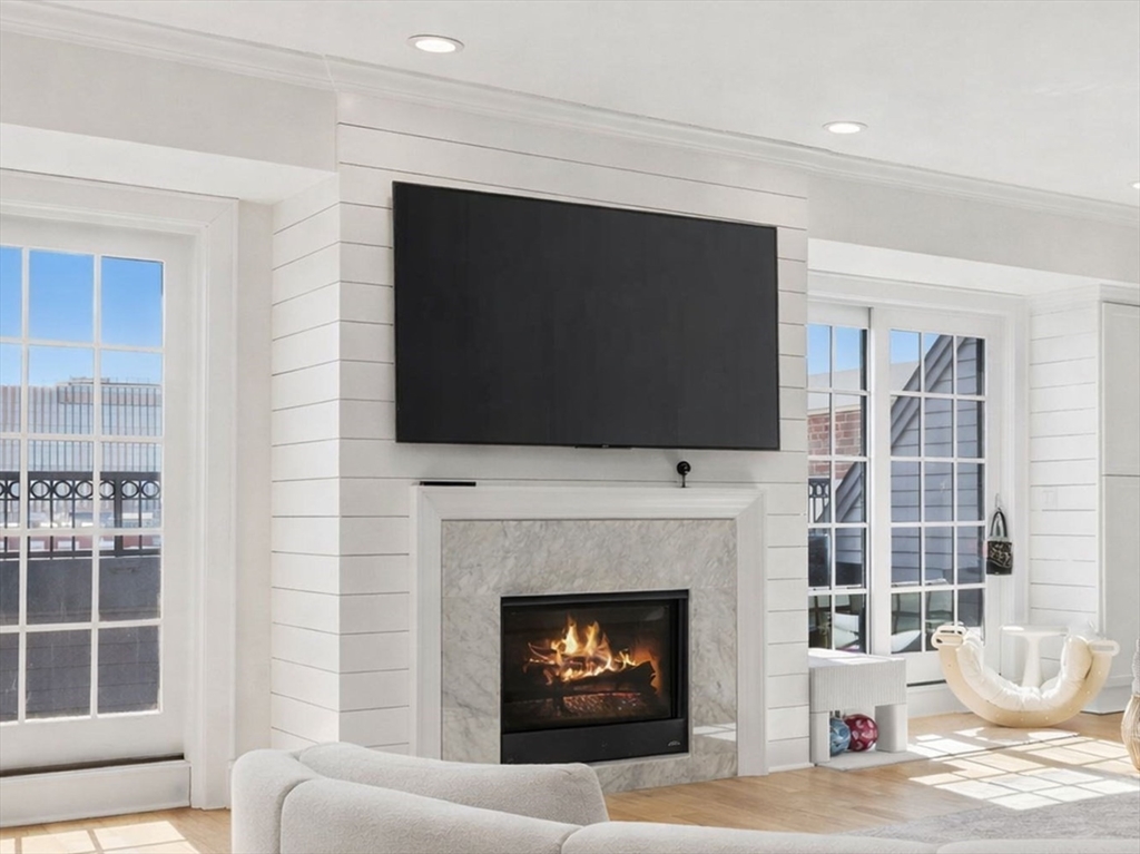 374-398 Bunker Hill St 307