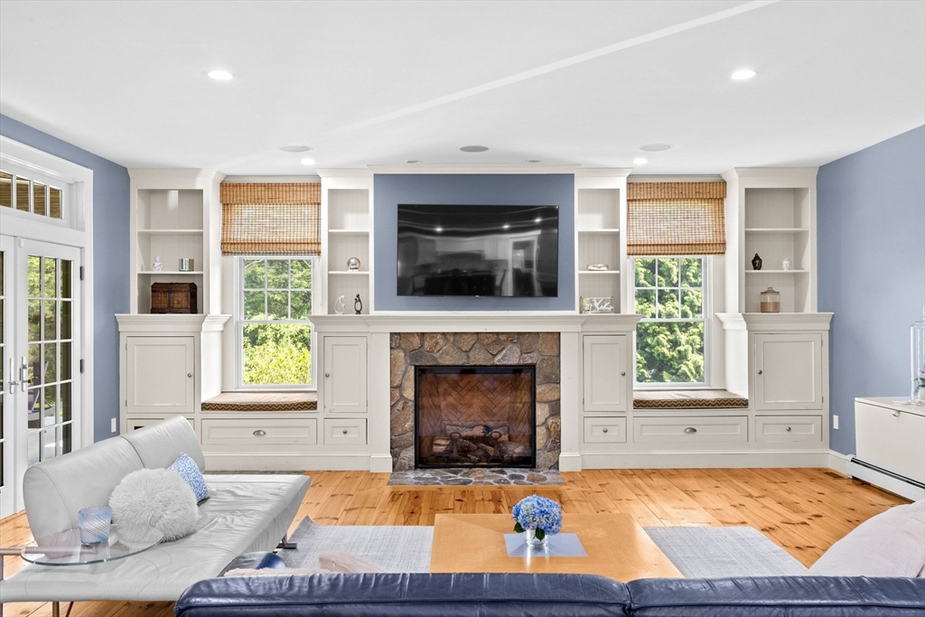 148 Pond St