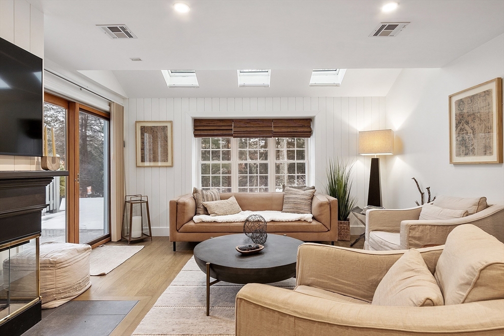 610 Ridgefield Cir B