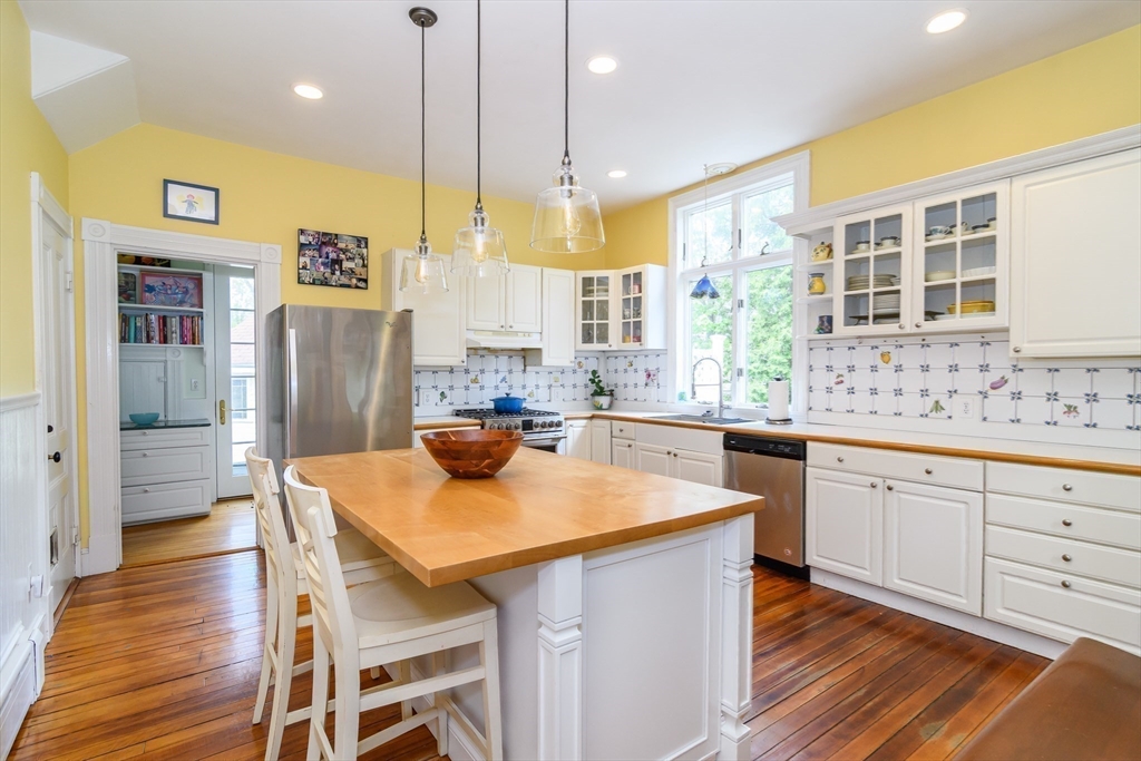 8 Charles St, Natick, MA Photo #14