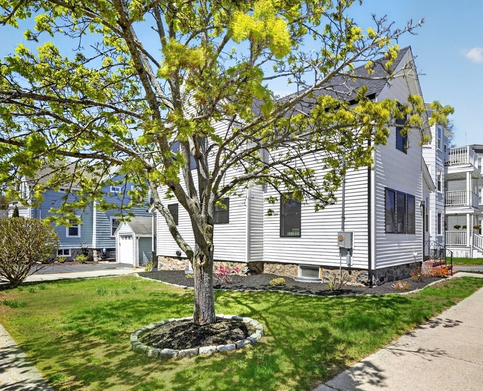 1078 Main St