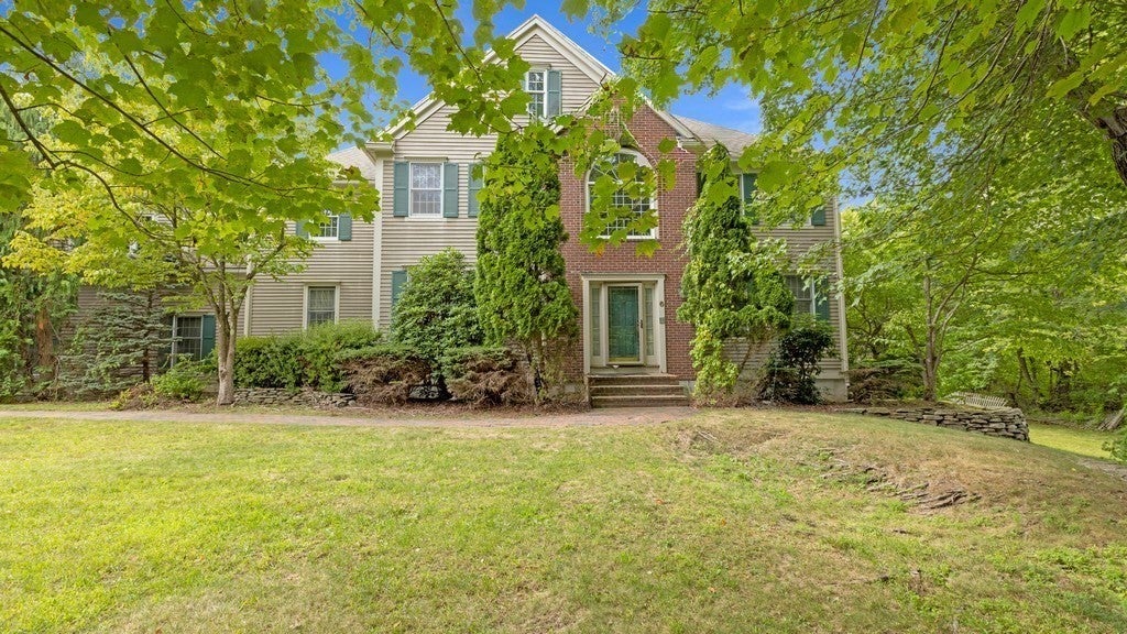 6 Eastbrook Farm Ln