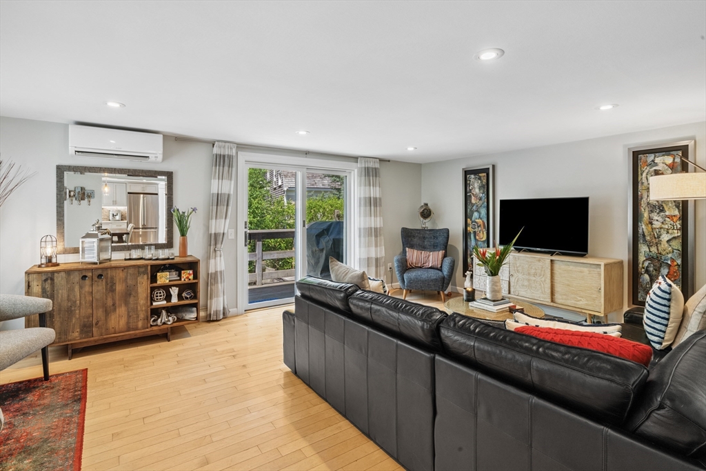 27 Court Street U7B
