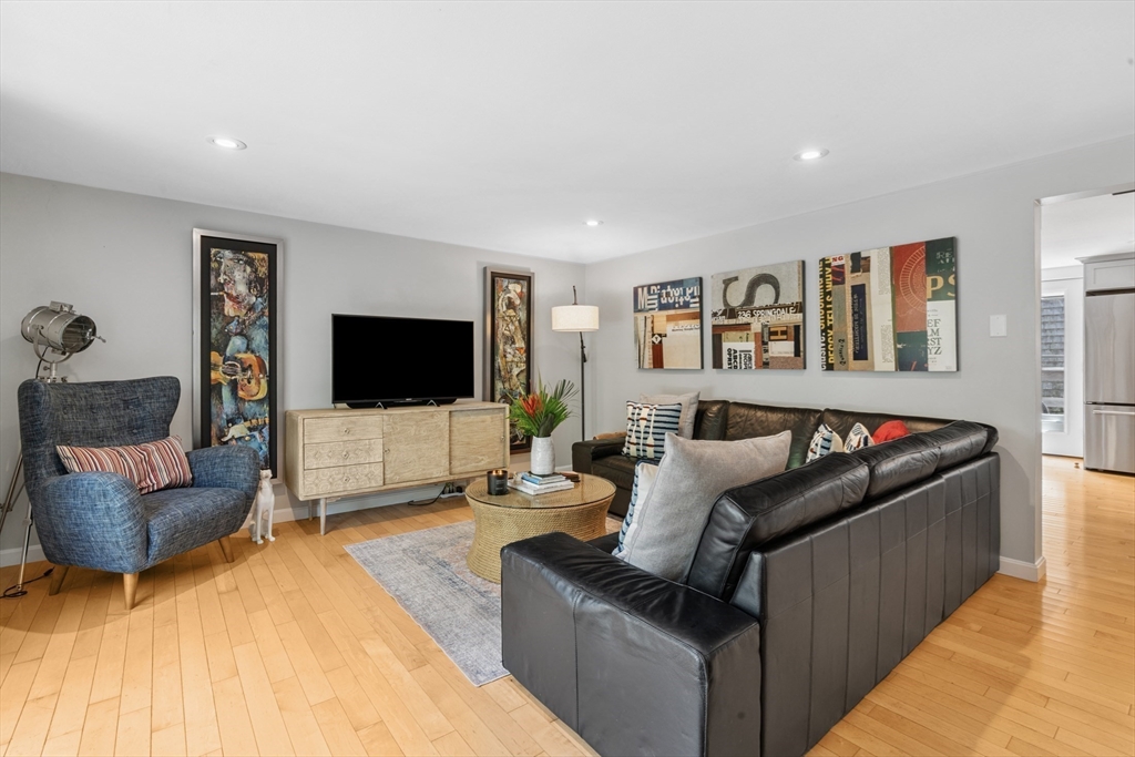 27 Court Street U7B