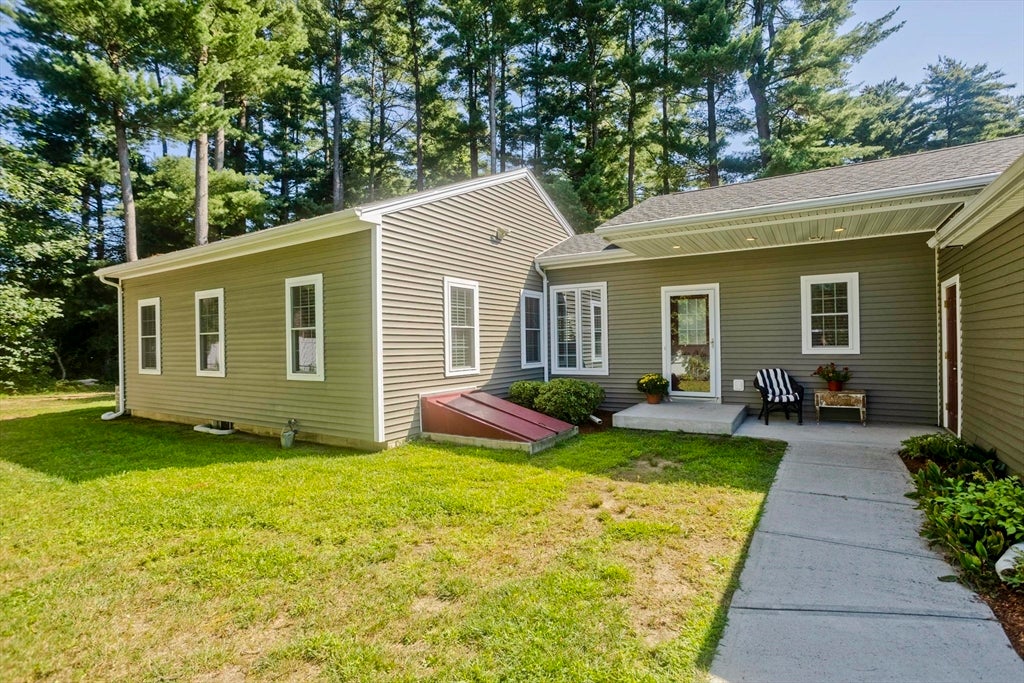 6 Joan St, Wilbraham, MA Photo #4