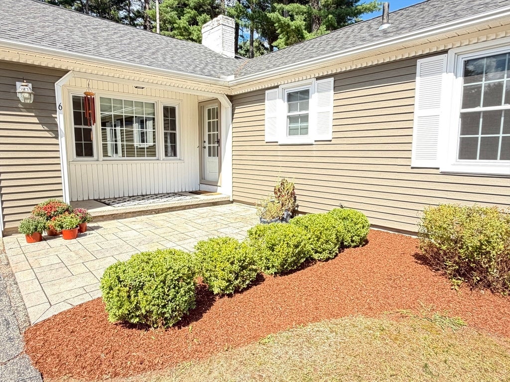 6 Joan St