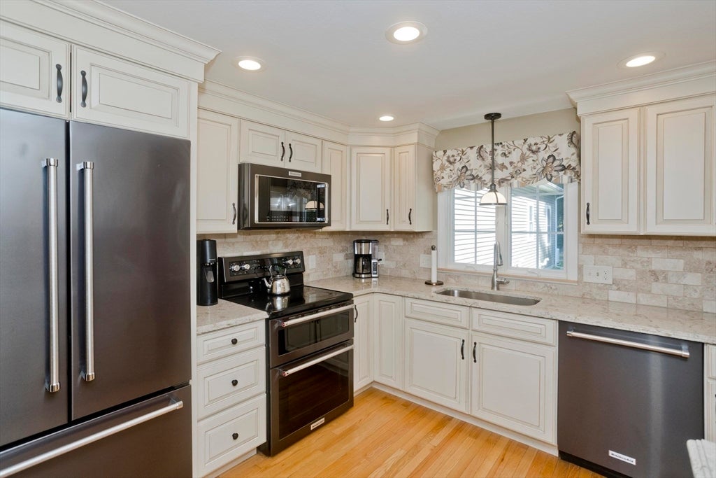 6 Joan St, Wilbraham, MA Photo #9