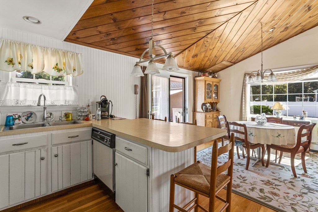 6 Robinhood Rd, Wareham, MA Photo #15