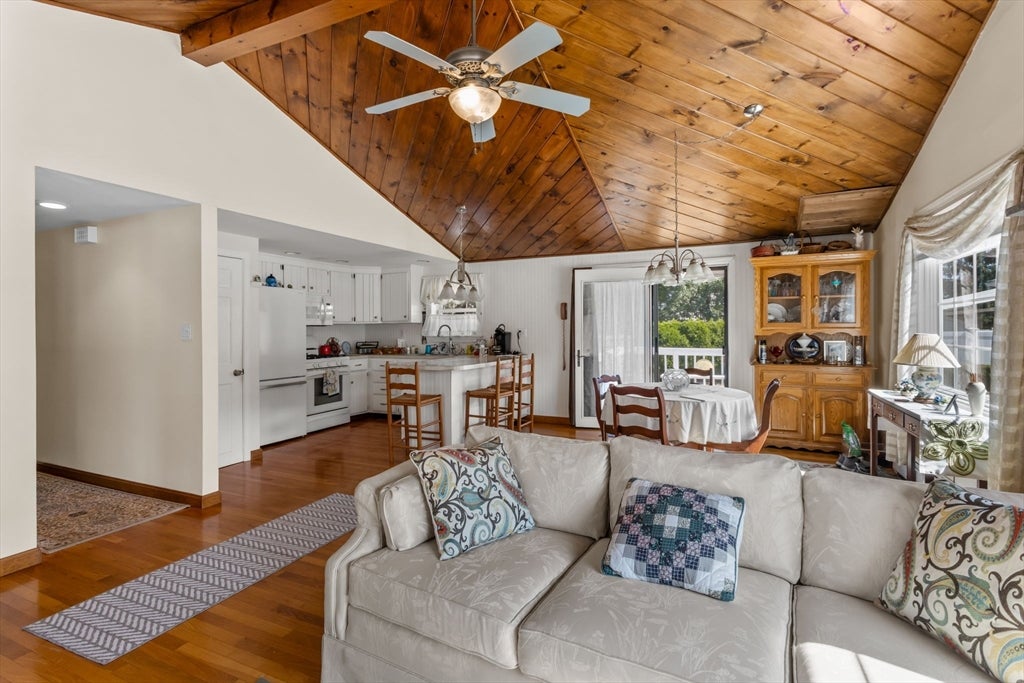 6 Robinhood Rd, Wareham, MA Photo #8