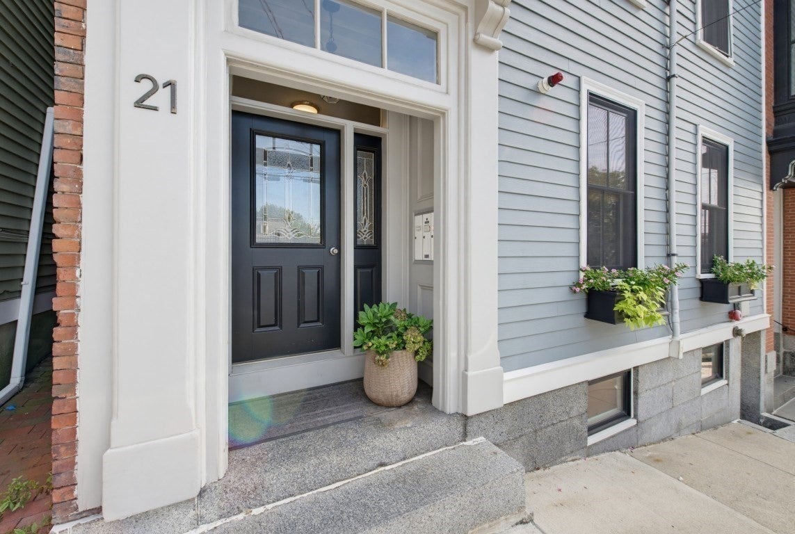 21 Salem St 2