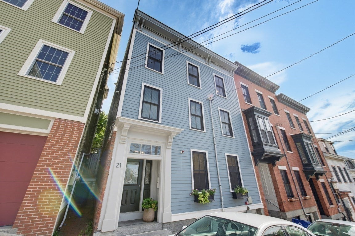 21 Salem St 2