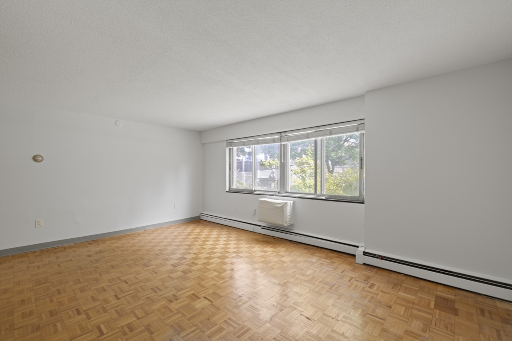 1025 Hancock St 1F