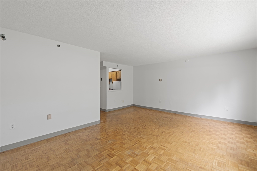 1025 Hancock St 1F