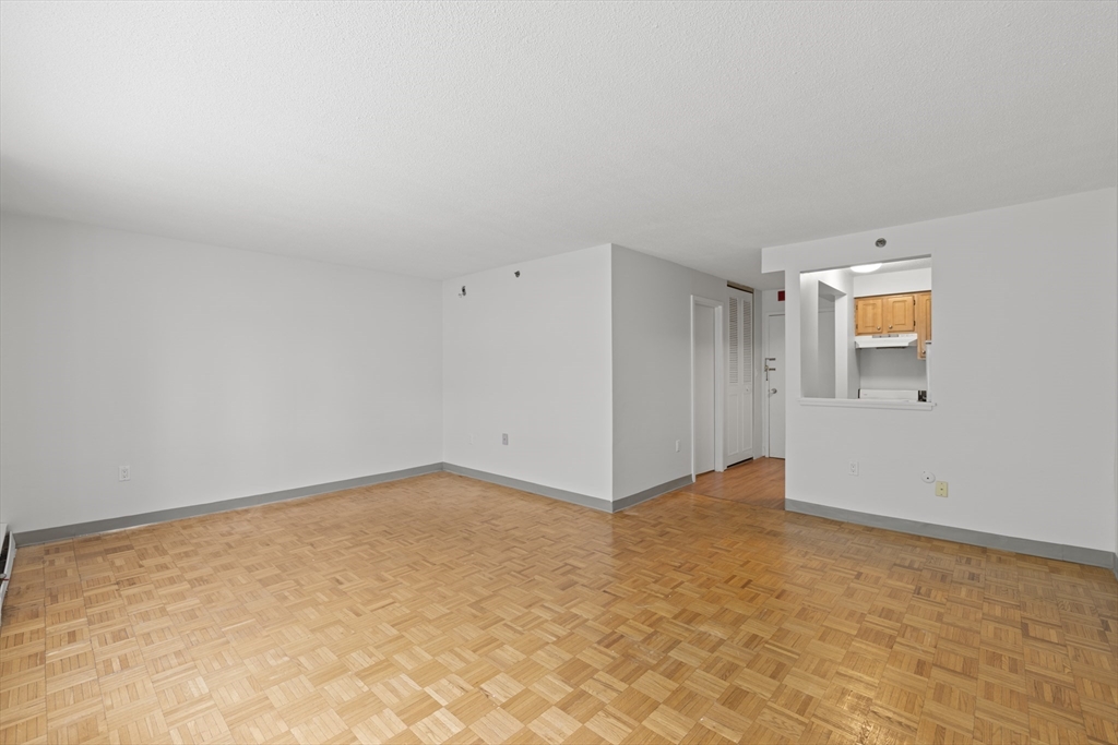 1025 Hancock St 1F