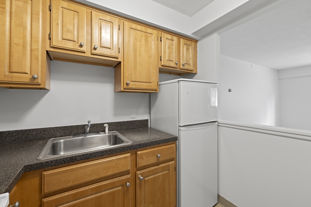 1025 Hancock St 1F
