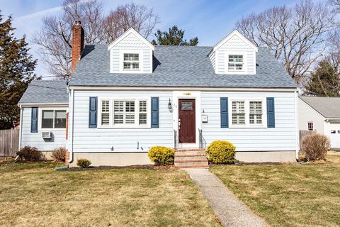 24 Crestwood Circle Norwood MA 02062