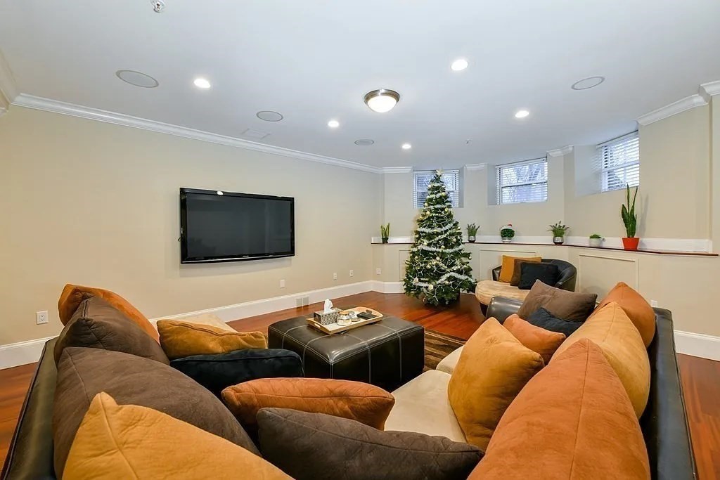 19 Bay State Road 1