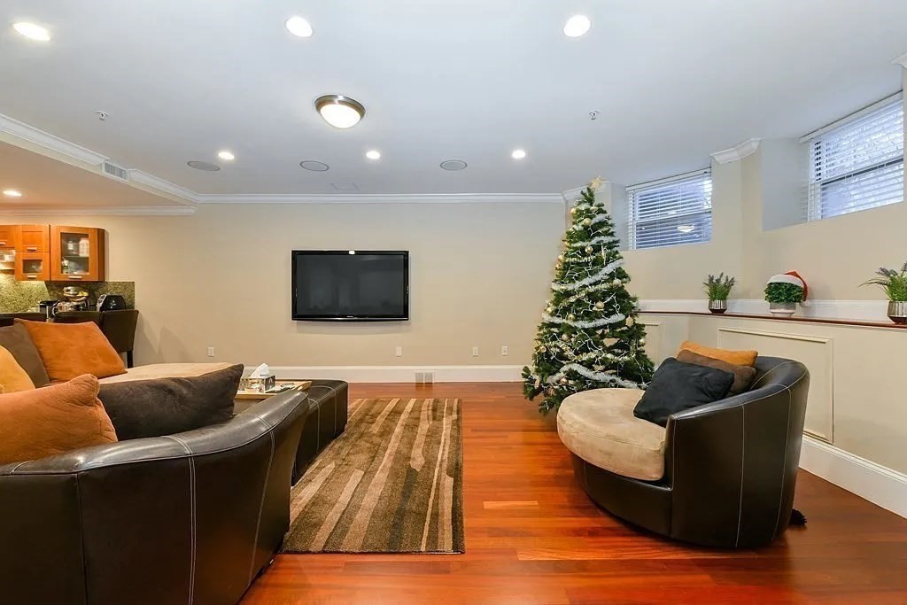19 Bay State Road 1