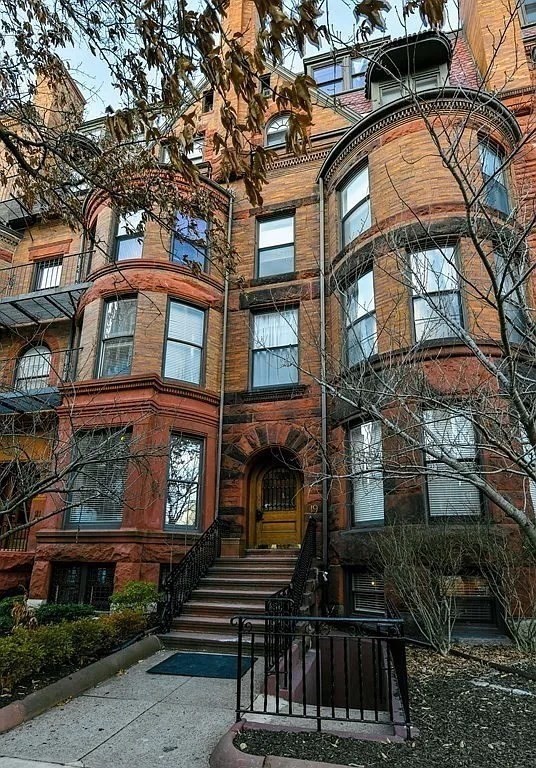 19 Bay State Road 1