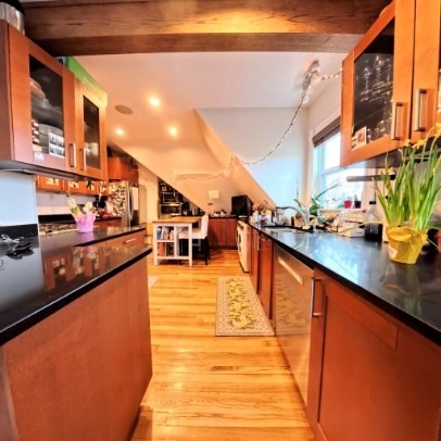 Click for 185 Davis Avenue #8, Brookline, MA slideshow