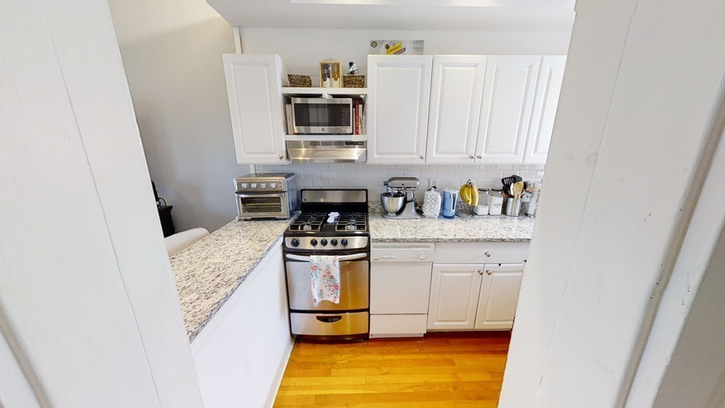 Boston, Massachusetts 02135, United States, 2 Bedrooms Bedrooms, ,1 BathroomBathrooms,Residential,Contingent,108571