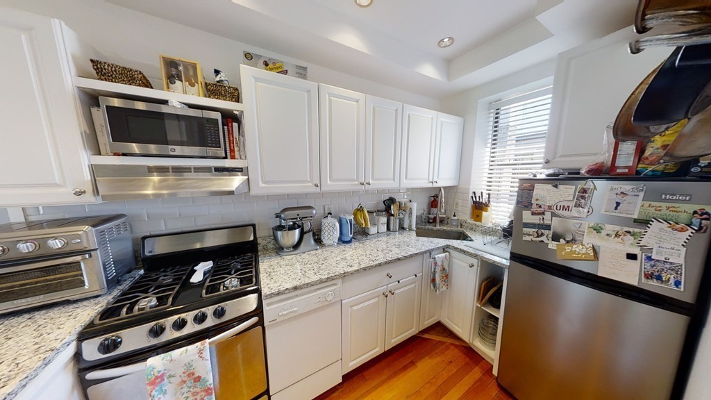 Boston, Massachusetts 02135, United States, 2 Bedrooms Bedrooms, ,1 BathroomBathrooms,Residential,Contingent,108571