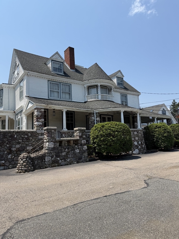 490 N Main St