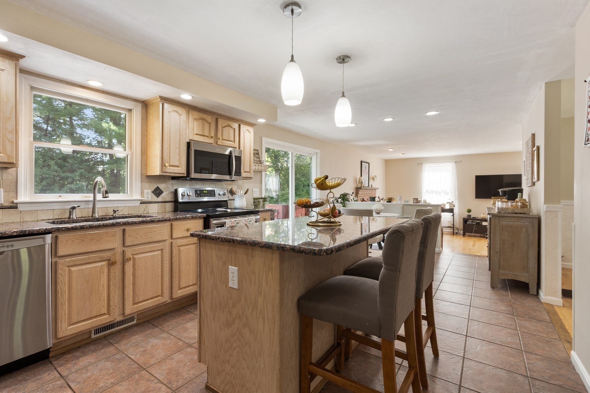 1 Laurelwoods Dr, Townsend, MA, 1 Laurelwoods Dr, Townsend, MA Photo #3