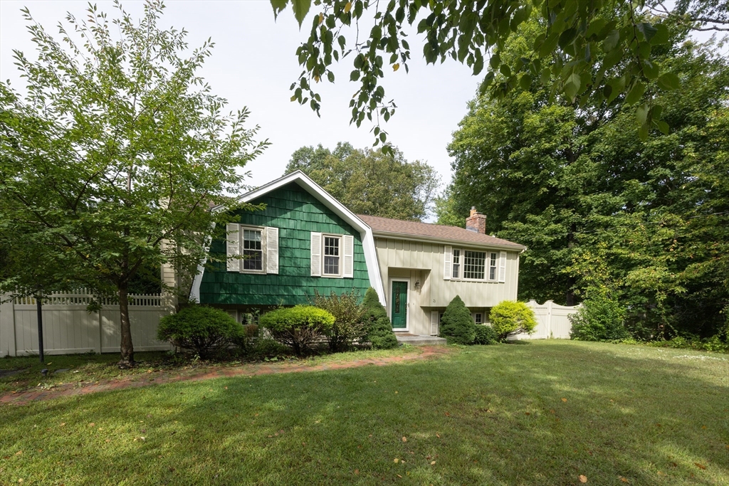 23 Lexington Ln