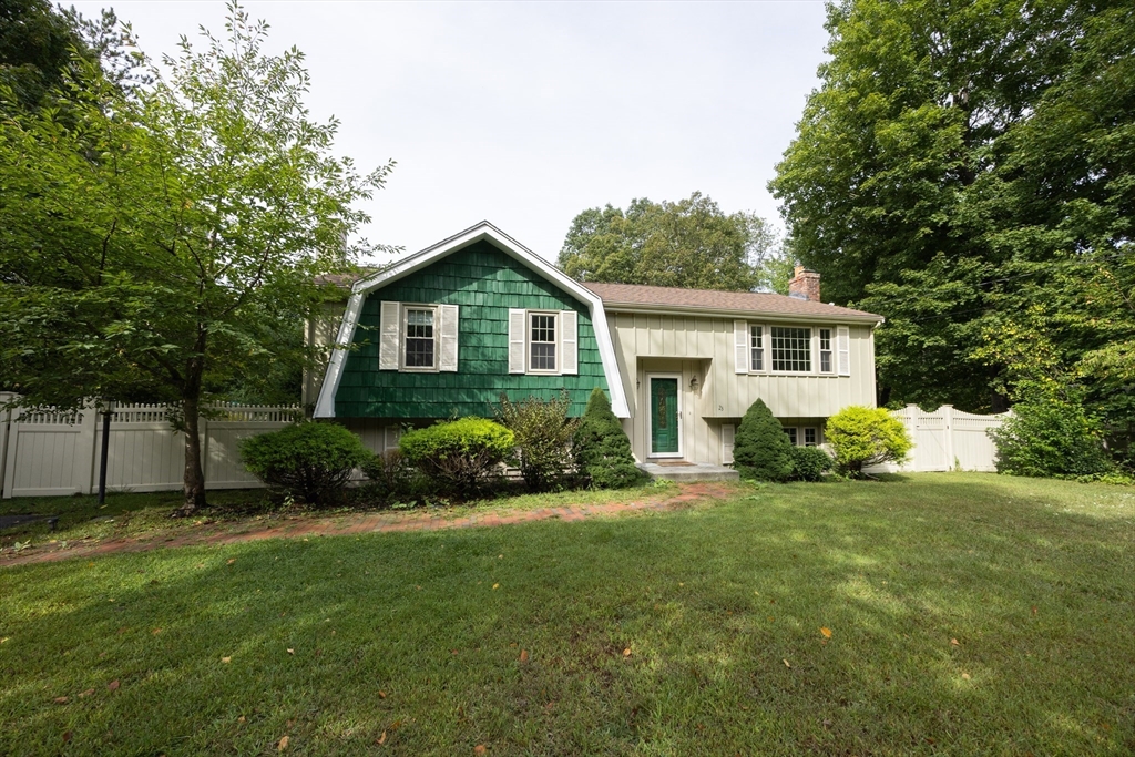 23 Lexington Ln
