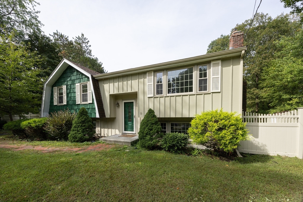 23 Lexington Ln