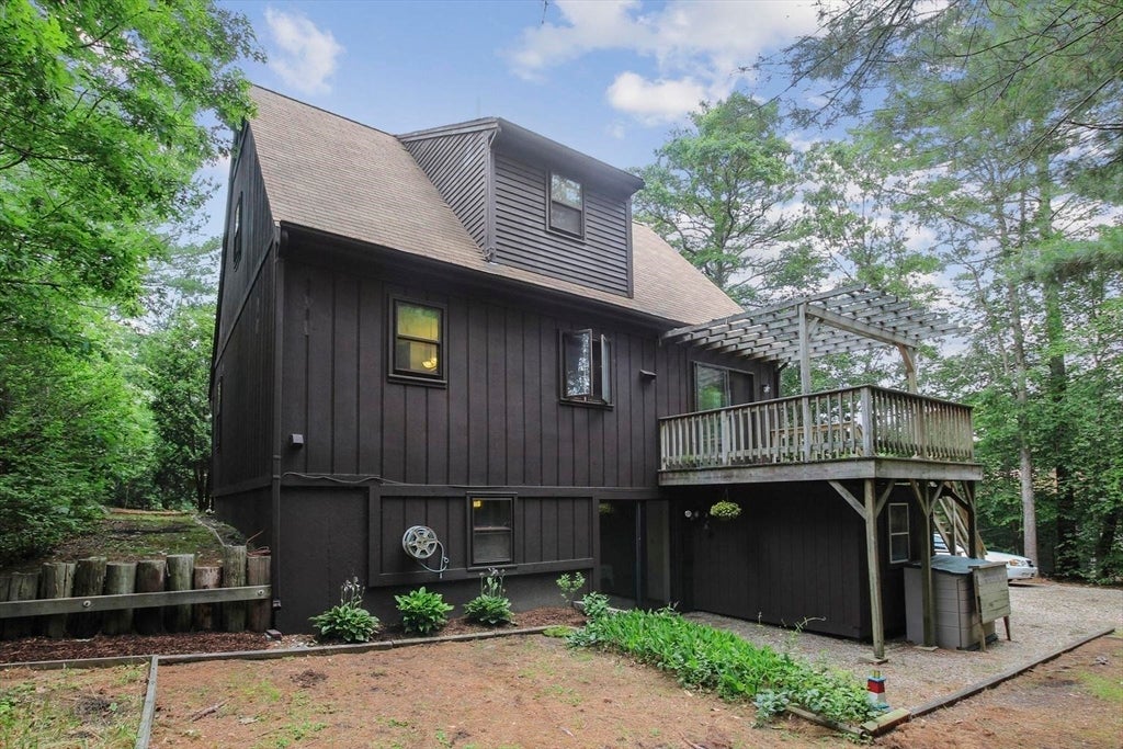 20 Lakewood Dr