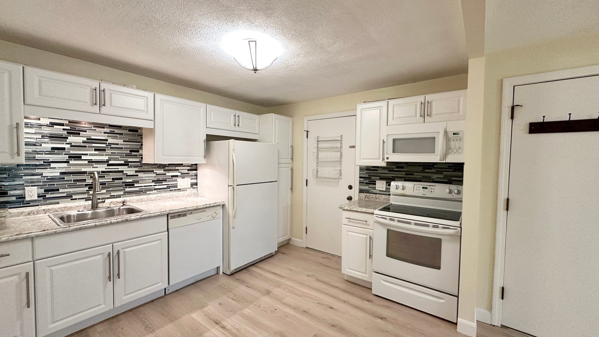 12 Strawberry Bank Rd #11, Nashua, NH, 12 Strawberry Bank Rd #11, Nashua, NH Photo #4