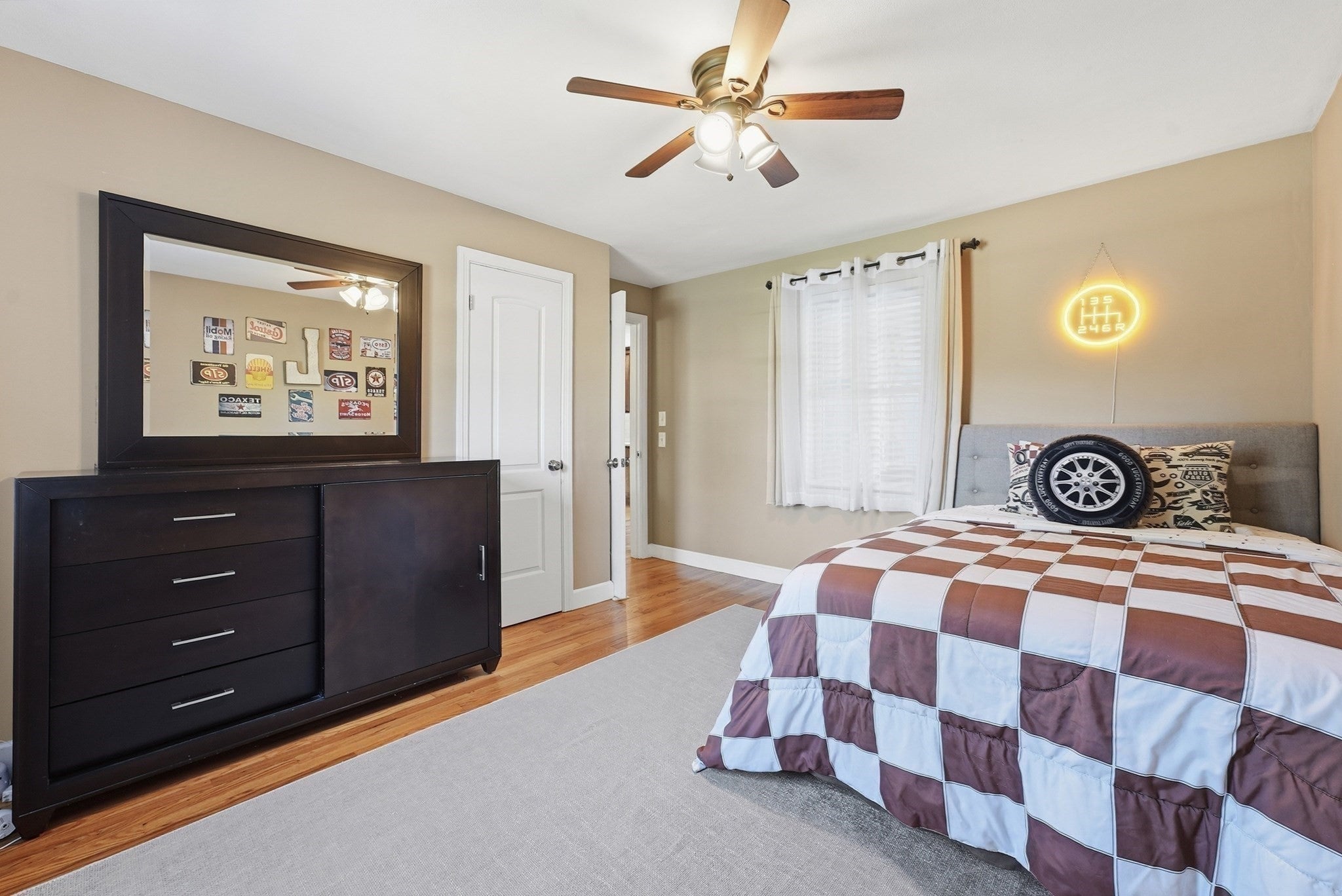 724 Dewey St, West Springfield, MA Photo #17