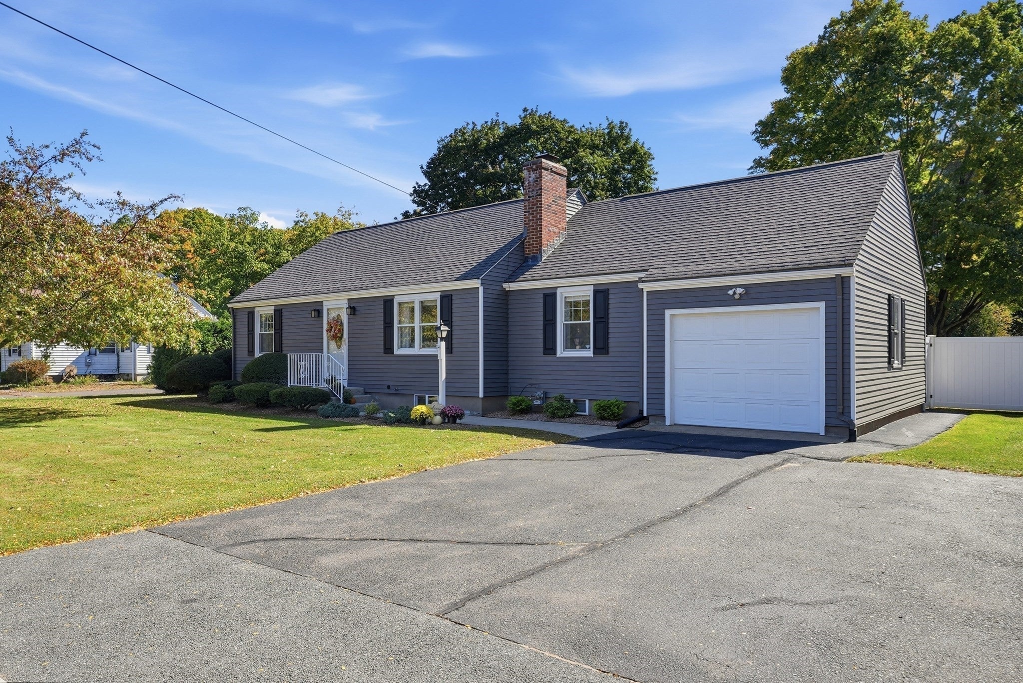 724 Dewey St, West Springfield, MA Photo #1