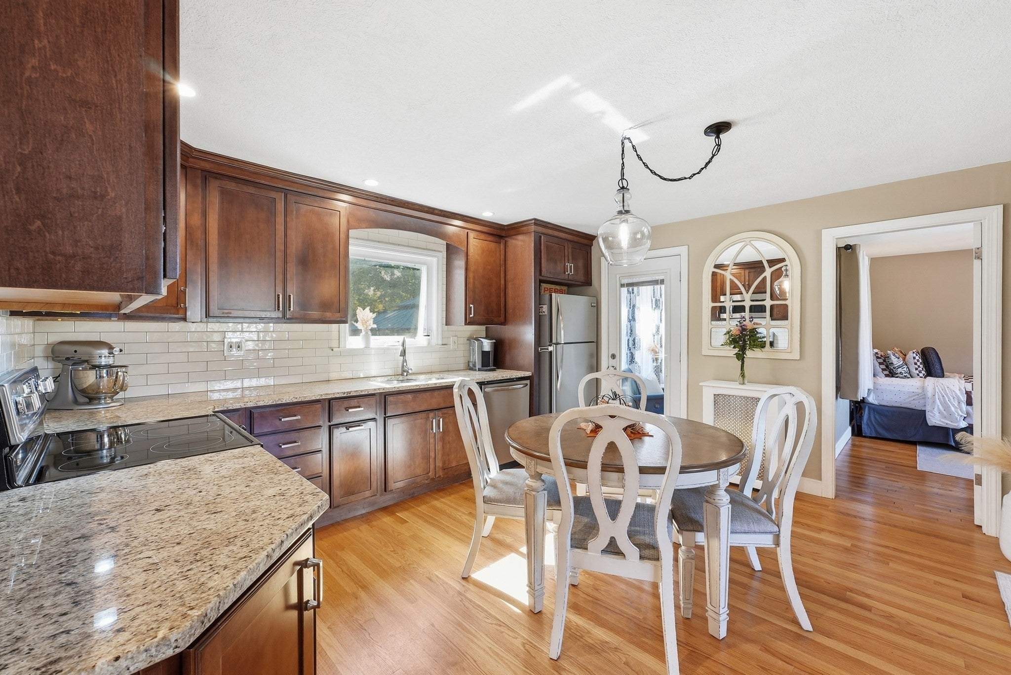 724 Dewey St, West Springfield, MA Photo #8