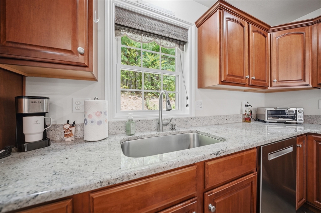 6 Aster Ct B