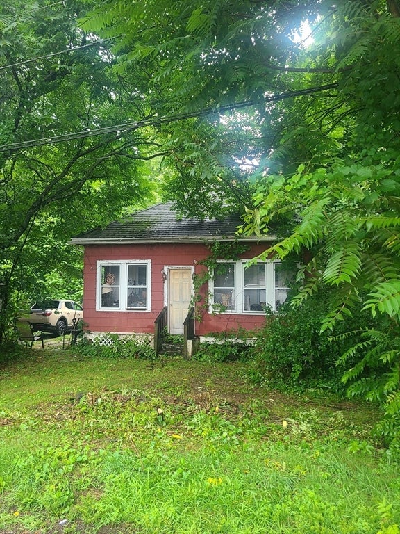Photo of 8 White St, Wilbraham, MA