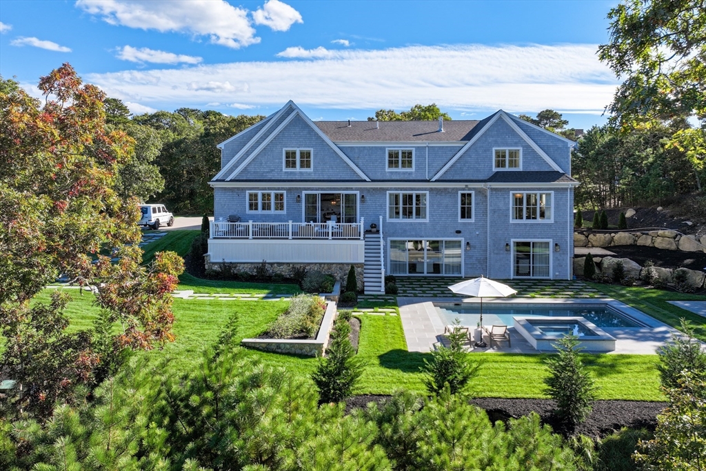 77 Highwood Ln