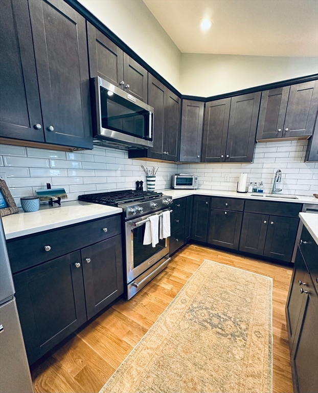 220 Center St 14