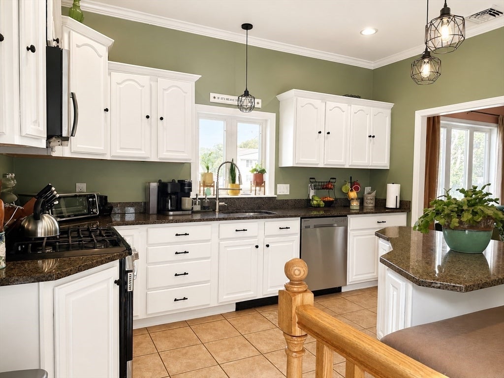 1759 Stafford Rd, Fall River, MA Photo #8